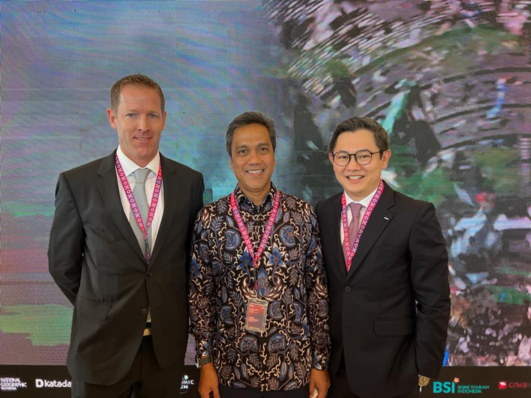 From left: Director of Yas Marina New Energies International, Pte. Ltd., Andrew S. Mingst; CEO of Pertamina NRE, Dannif Danusaputro; Director of Keppel New Energy Pte., Ltd., Chua Yong Hwee.